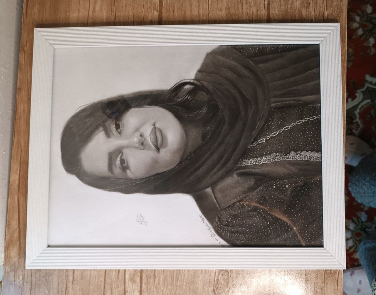 سفارش نقاشی سیاهقلم پذیرفته میشه برای اطلاع از قیمت و ابعادها بهم پیام بدین ❤️